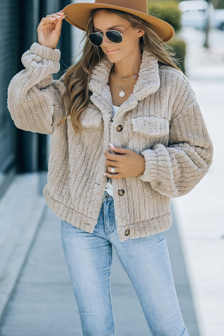 Chaqueta beige con botones